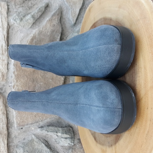 EUC LUCKY BRAND KARMEYA GREY SUEDE ANKLE BOOTS - Picture 3 of 10